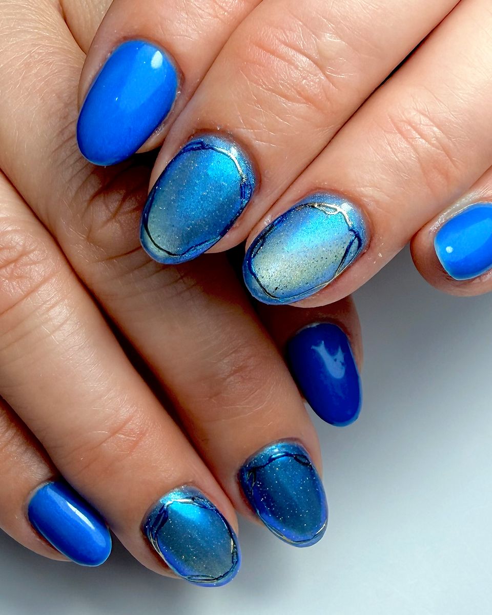 Blue marble and foil nail art by The Nail Editor